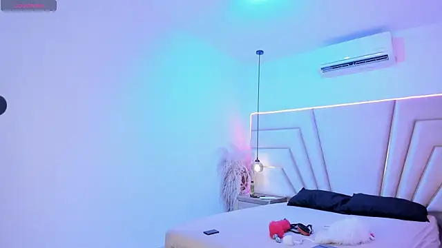 SamyBrownn online show from April 29, 2026, 8:04 pm