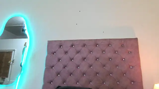 laurenlaine online show from May 21, 2026, 4:03 pm