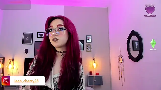 Snapshot of Leah_cherry chatting on June 17, 2026, 9:16 pm Leah cherry online show from June 17, 2026, 9:16 pm