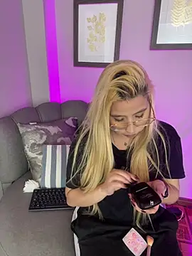 Snapshot of Aliss_Taylor1 chatting on April 27, 2026, 10:30 pm Aliss Taylor1 online show from April 27, 2026, 10:30 pm