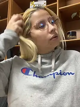 Snapshot of Aliss_Taylor1 chatting on April 29, 2026, 12:09 pm Aliss Taylor1 online show from April 29, 2026, 12:09 pm