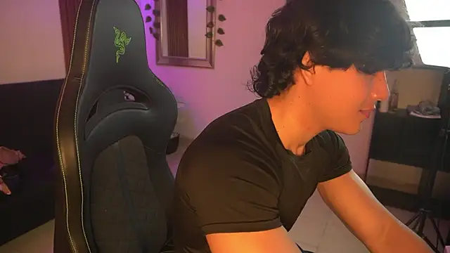 Snapshot of dante_muscle chatting on April 14, 2026, 12:33 pm dante muscle online show from April 14, 2026, 12:33 pm