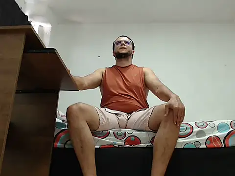 Snapshot of Masterboy00 chatting on April 11, 2026, 4:00 pm Masterboy00 online show from April 11, 2026, 4:00 pm