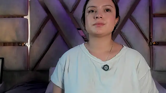 giigii hadidd online show from May 7, 2026, 7:19 pm