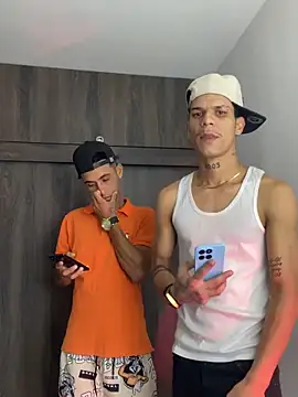 Snapshot of sintabusexo01 chatting on April 10, 2026, 4:06 am sintabusexo01 online show from April 10, 2026, 4:06 am