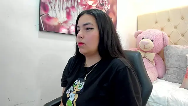 luna bloomm  online show from April 14, 2026, 4:07 am