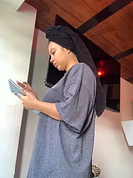 NefertitiXO online show from June 18, 2026, 3:05 pm