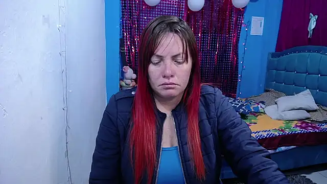 carolinhe26 online show from April 19, 2026, 11:53 am