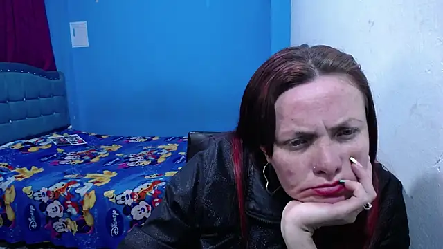 carolinhe26 online show from July 8, 2026, 3:00 am