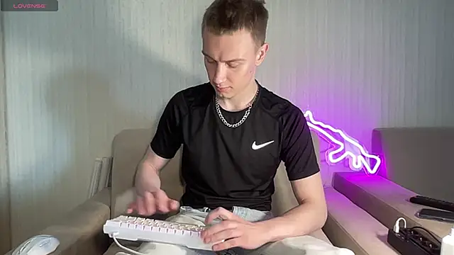 Travis Gracile online show from June 7, 2026, 6:50 am