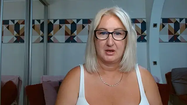 DianaFrances online show from June 28, 2026, 1:28 pm