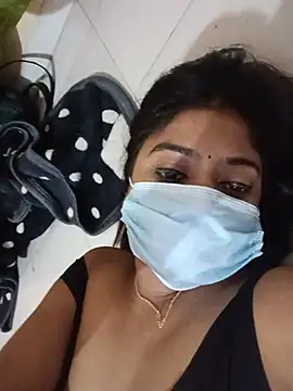 dearmona00 online show from June 13, 2026, 9:13 pm