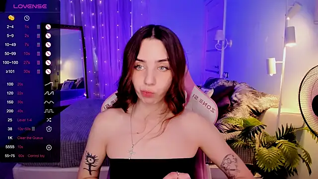 Snapshot of CharliGrace_ chatting on June 4, 2026, 8:09 am CharliGrace online show from June 4, 2026, 8:09 am