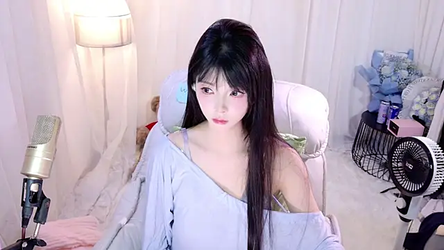 Zoe-001 online show from April 23, 2026, 2:08 pm