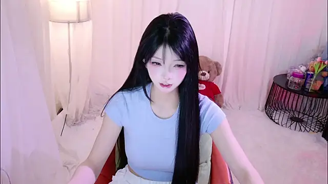 Snapshot of Zoe-001 chatting on June 4, 2026, 12:44 pm Zoe-001 online show from June 4, 2026, 12:44 pm