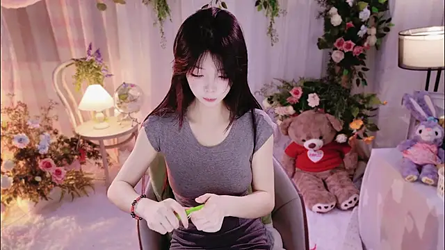 Snapshot of Zoe-001 chatting on July 5, 2026, 2:57 pm Zoe-001 online show from July 5, 2026, 2:57 pm