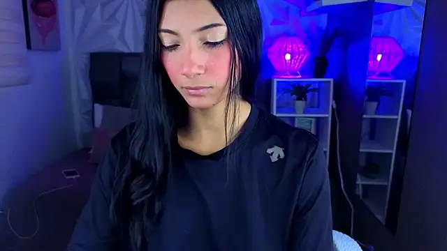 Snapshot of Perlaa_moon_ chatting on June 17, 2026, 1:34 pm Perlaa moon online show from June 17, 2026, 1:34 pm