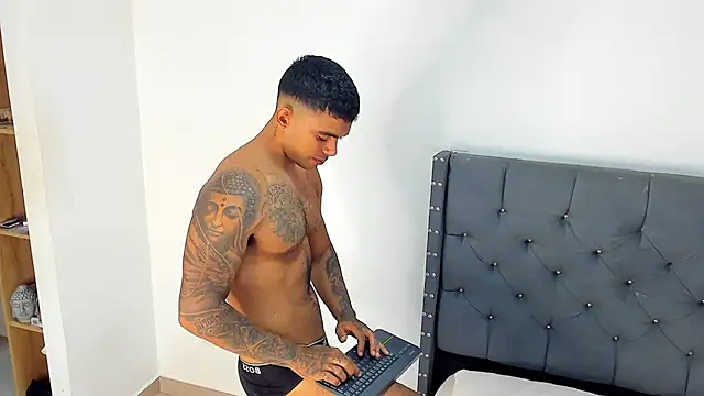 Snapshot of Andrewadamsx chatting on April 13, 2026, 12:54 pm Andrewadamsx online show from April 13, 2026, 12:54 pm