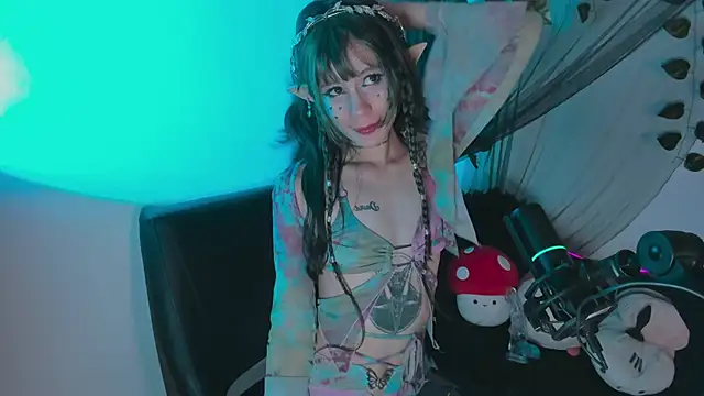 Snapshot of Lucy_Jade chatting on April 14, 2026, 11:44 pm Lucy Jade online show from April 14, 2026, 11:44 pm