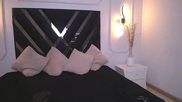 Snapshot of Flor_pink chatting on April 11, 2026, 5:12 am Flor pink online show from April 11, 2026, 5:12 am