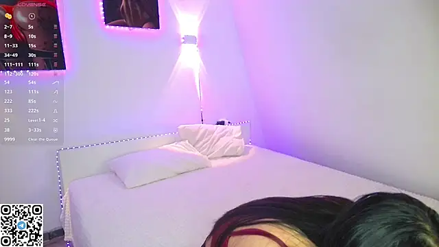 LaylaLaurent online show from May 9, 2026, 5:01 am