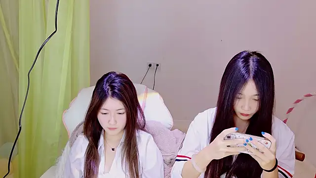 Xiongchumo1120 online show from May 3, 2026, 3:34 am