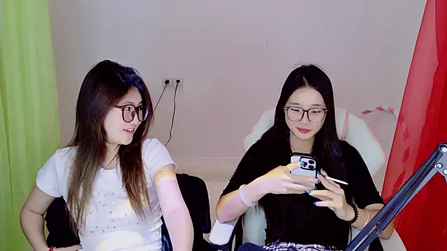 Xiongchumo1120 online show from May 15, 2026, 3:02 am
