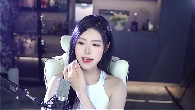 Snapshot of Seraphinei chatting on May 24, 2026, 12:54 pm Seraphinei online show from May 24, 2026, 12:54 pm