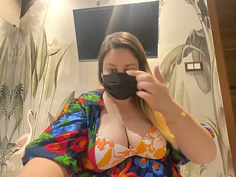 kavyasingh36 online show from April 20, 2026, 3:37 pm