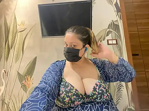 kavyasingh36 online show from May 15, 2026, 11:01 pm