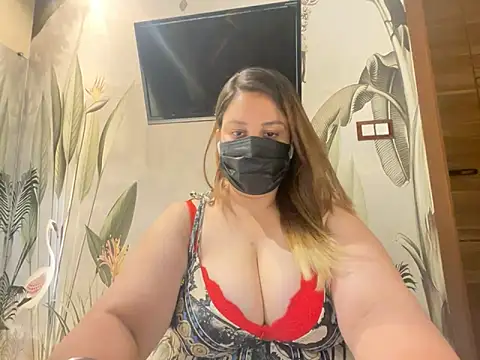 kavyasingh36 online show from May 25, 2026, 10:43 am