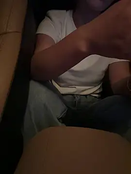 jiaojiaobaobei online show from April 18, 2026, 1:37 pm