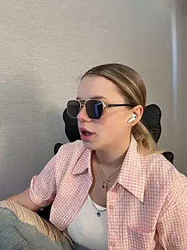 KimEvanss online show from June 27, 2026, 5:12 am