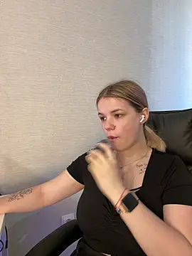KimEvanss online show from July 4, 2026, 5:02 am