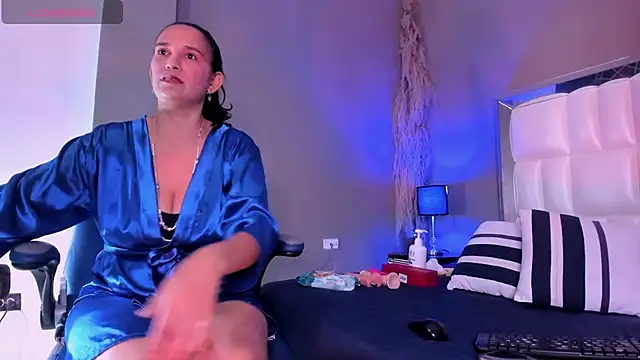 MILF AURORA online show from June 5, 2026, 9:31 pm