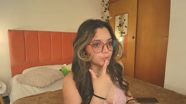 Snapshot of Shadya_ chatting on May 1, 2026, 3:11 am Shadya online show from May 1, 2026, 3:11 am