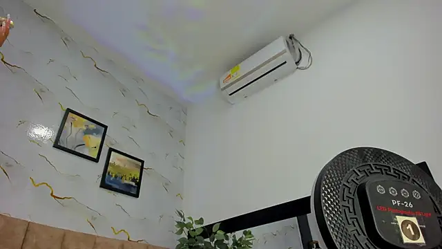 Snapshot of Candicewayne chatting on June 11, 2026, 10:46 am Candicewayne online show from June 11, 2026, 10:46 am