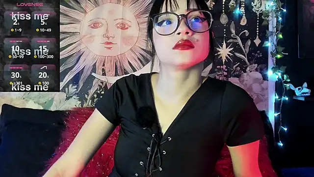 Snapshot of LaxiViolet chatting on July 31, 2026, 4:06 pm LaxiViolet online show from July 31, 2026, 4:06 pm
