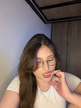 Sweet-daisha online show from August 4, 2026, 1:20 am