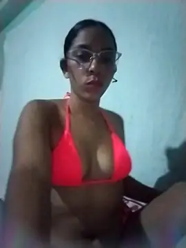 YuliBrayan online show from April 22, 2026, 2:47 am