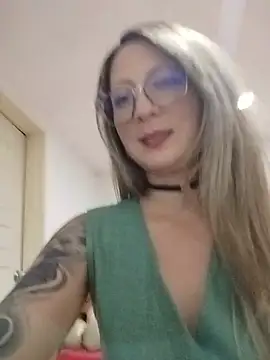 VALELUXX online show from May 13, 2026, 3:15 am