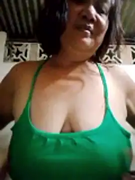 Snapshot of jeanyummytits chatting on June 3, 2026, 1:25 pm jeanyummytits online show from June 3, 2026, 1:25 pm