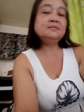 Snapshot of jeanyummytits chatting on June 19, 2026, 12:04 am jeanyummytits online show from June 19, 2026, 12:04 am