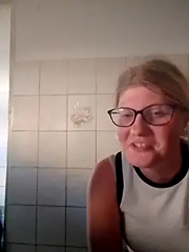 Snapshot of Couple69sexe chatting on April 29, 2026, 5:52 pm Couple69sexe online show from April 29, 2026, 5:52 pm