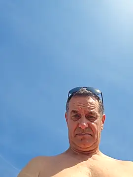 Snapshot of loulouferrari chatting on April 25, 2026, 3:09 pm loulouferrari online show from April 25, 2026, 3:09 pm