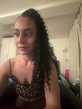 CurlyRouge online show from May 19, 2026, 9:43 pm