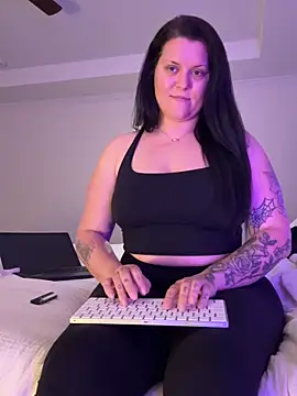 kittyykat767 online show from April 15, 2026, 2:29 am