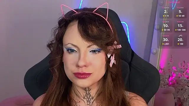 EricaMoonn online show from April 19, 2026, 10:14 am