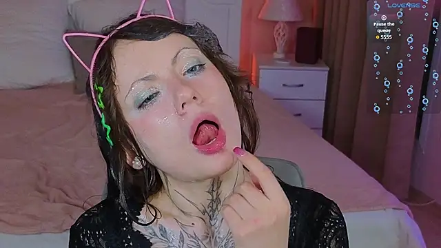EricaMoonn online show from April 25, 2026, 1:41 pm