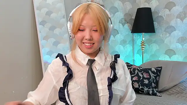 AzureMimi online show from April 23, 2026, 2:08 pm